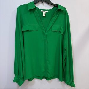 White House Black Market Clover Green Long Sleeve Button Down Blouse